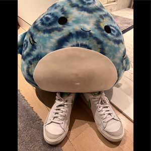 Like New! Authentic Nike Blazer soccer theme shoe